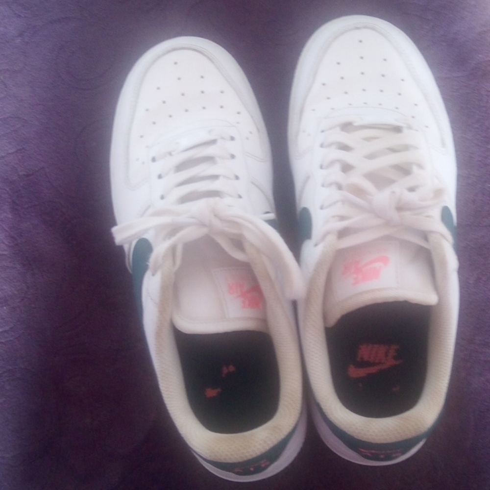 I'm selling Air forces